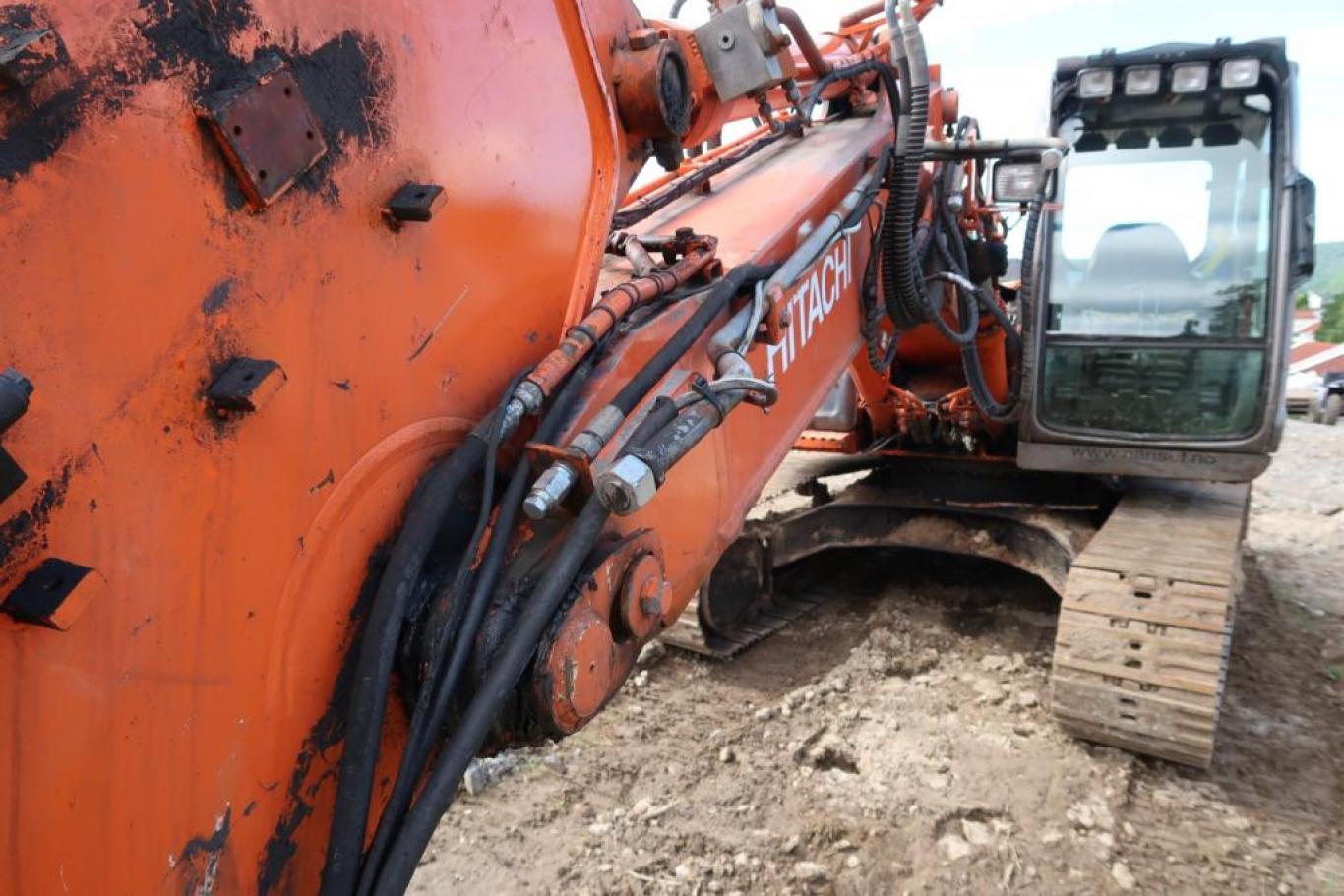 Hitachi ZX 130 LC gravemaskin | Plustech